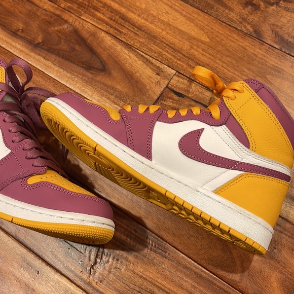 Air Jordan 1 Retro High OG - Picture 9 of 10